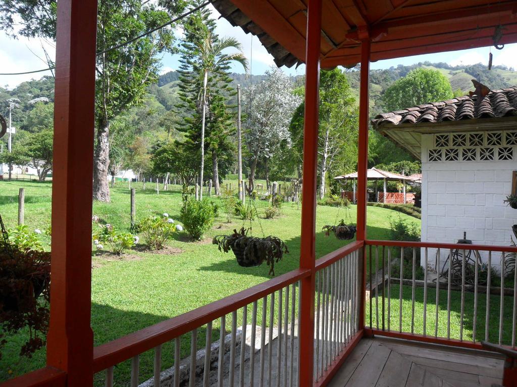 Hostal Rio Arabia - Valle De Cocora Hotel 萨兰托 外观 照片